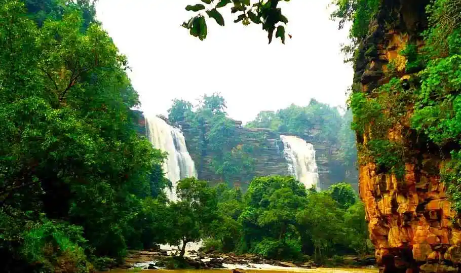 Lakhaniya Dari Waterfall