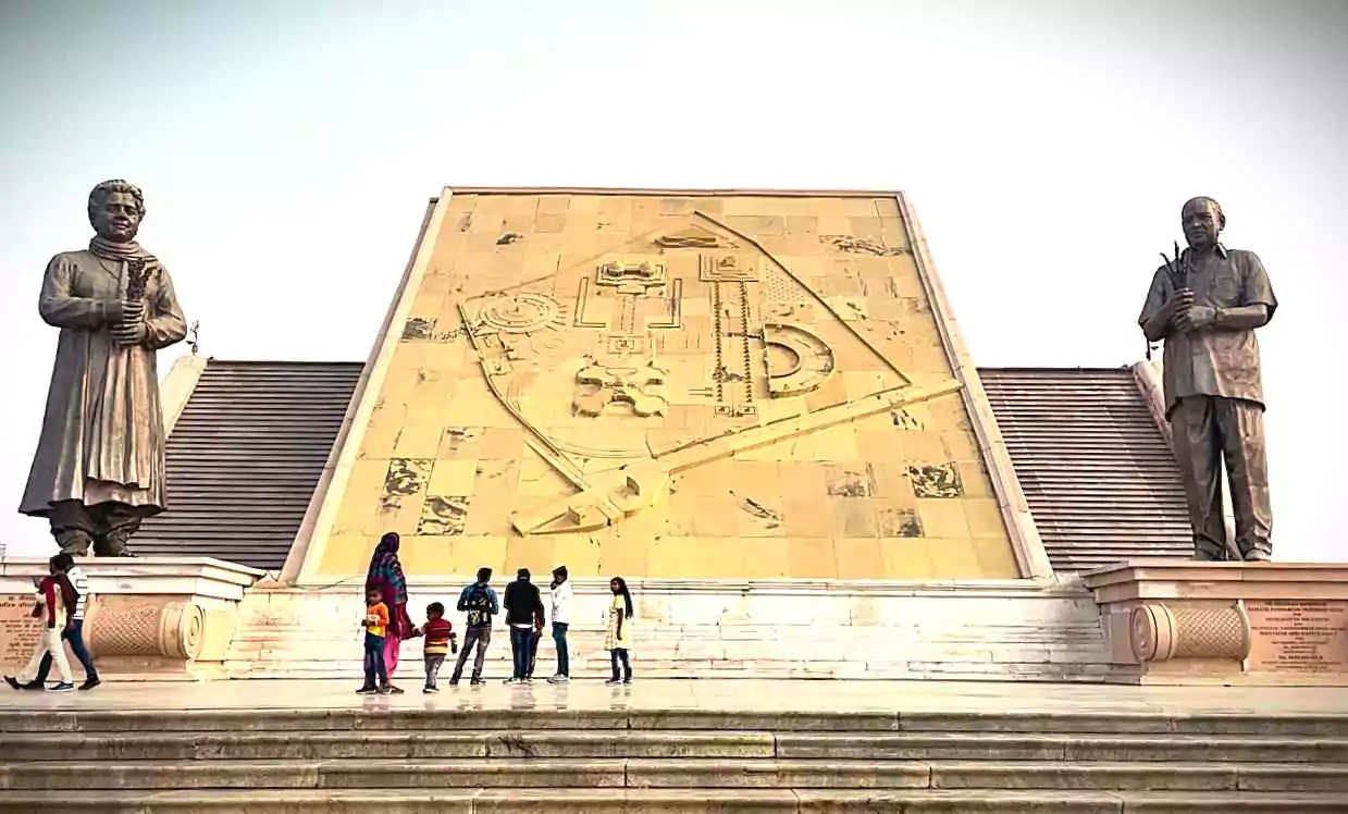 Ambedkar park lucknow Mayawati statue